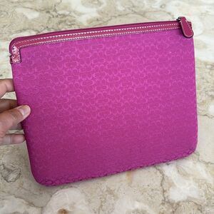 Coach Mini Signature Ipad Tablet Padded Zippered Sleeve Authentic Fuchsia